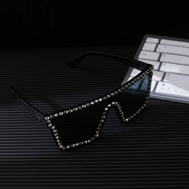 Women's Oversized Sunglasses with Modern Rectangular Frame Bowlift
