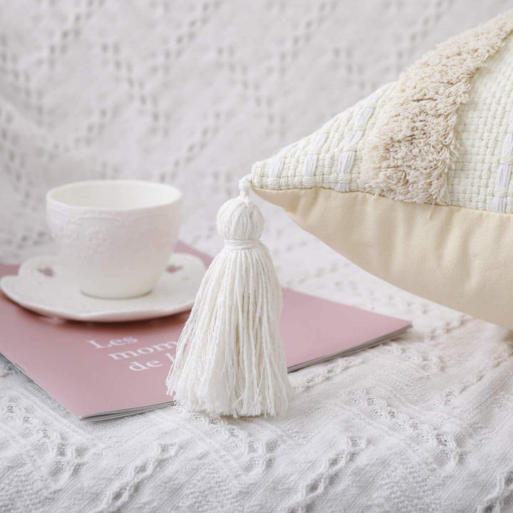 Women Structured Pillowcase with Tassels Bowlift