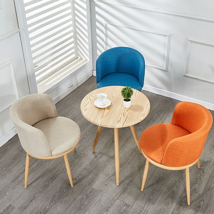 Polster chair with modern curves and comfortable seating surface Bowlift
