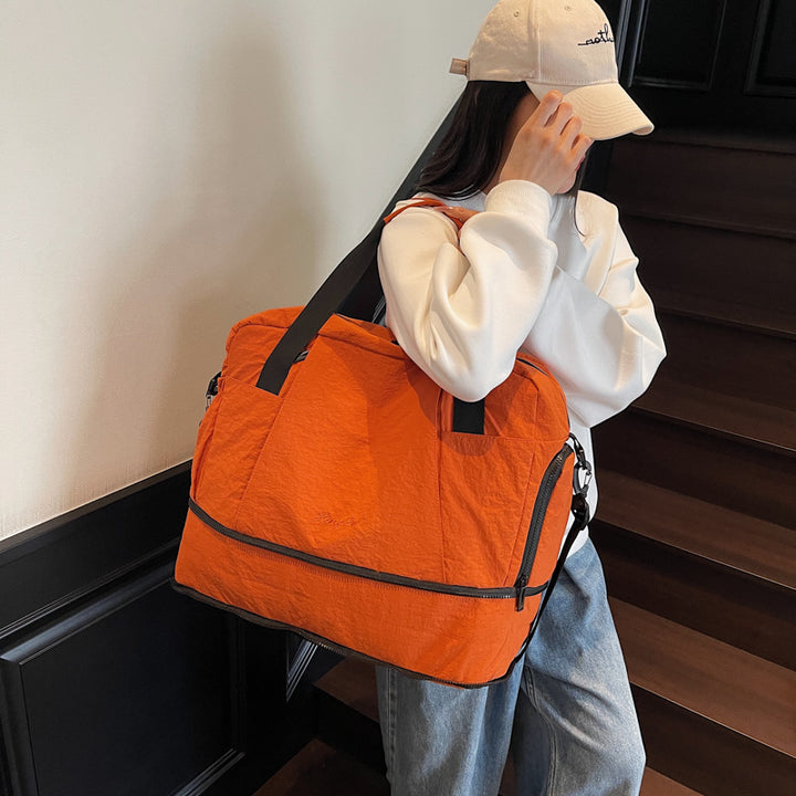 Sporty travel bag with practical outer pockets Bowlift