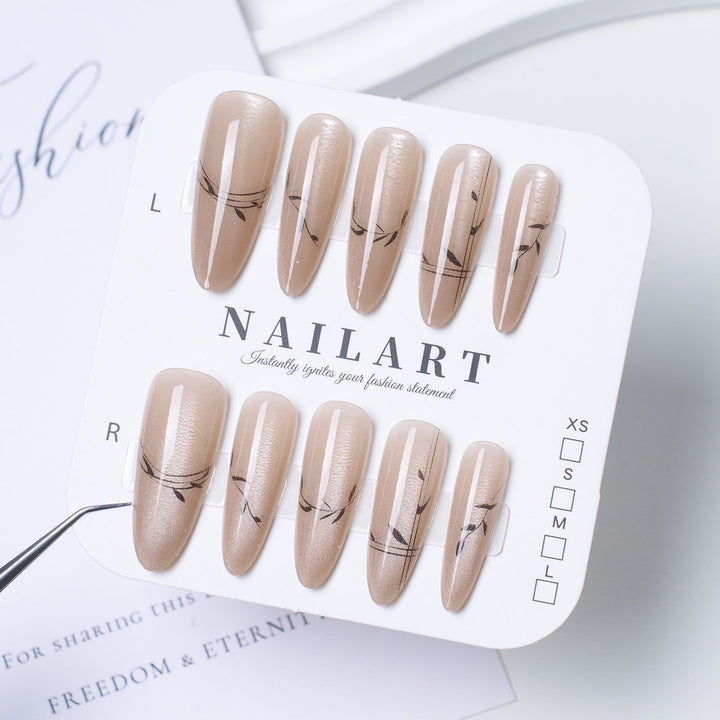 Artificial nails in elegant design Bowlift