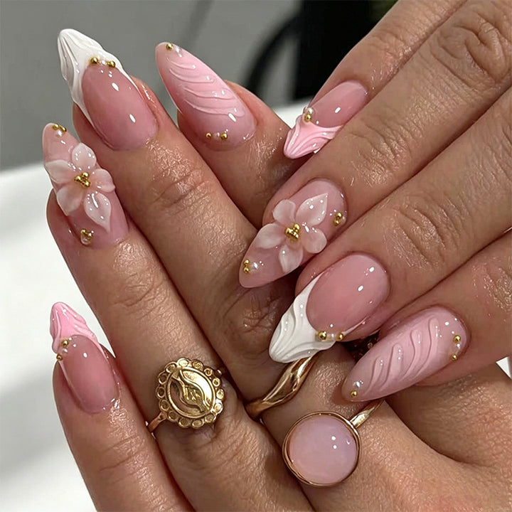 Exclusive artificial nails with elegant animal design and glitter accents Bowlift