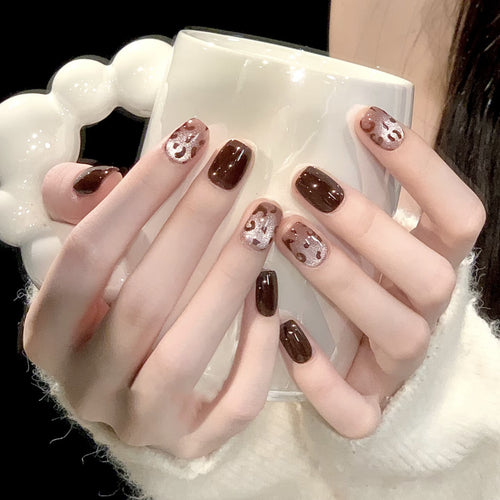 Artificial nails with modern swirl design Bowlift