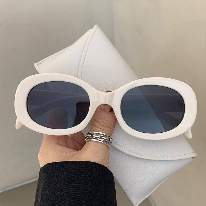 Ladies fashionable sunglasses in stylish oval design Bowlift