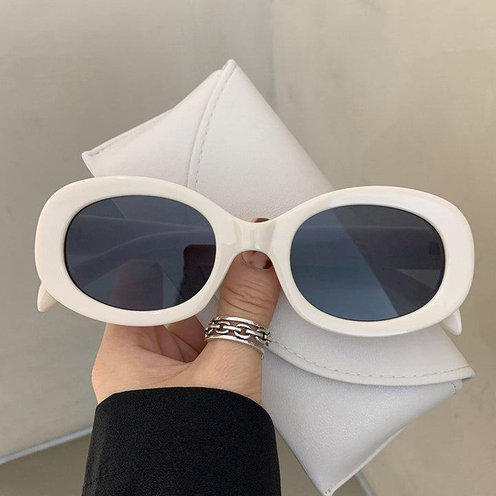 Ladies fashionable sunglasses in stylish oval design Bowlift