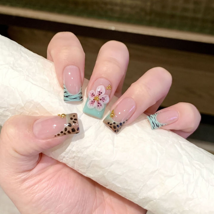 Artistic Press-On Nail Set with Floral and Patterned Design Bowlift