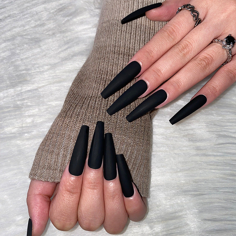 Artificial extensions in trendy stiletto style Bowlift