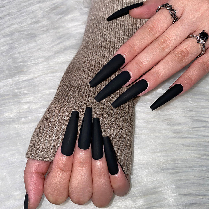 Artificial extensions in trendy stiletto style Bowlift