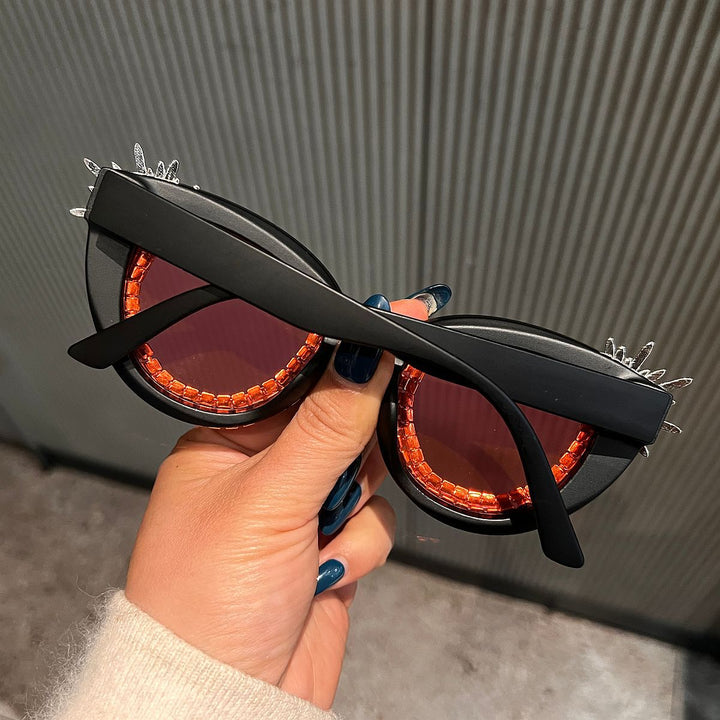 Ladies sunglasses with sparkling crystal embellishment Bowlift