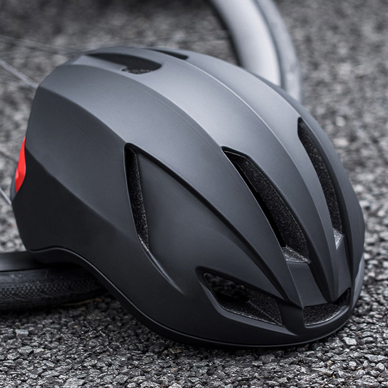 Streamlined Performance Cycling Helmet Bowlift