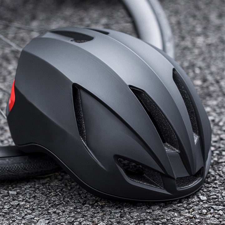 Streamlined Performance Cycling Helmet Bowlift