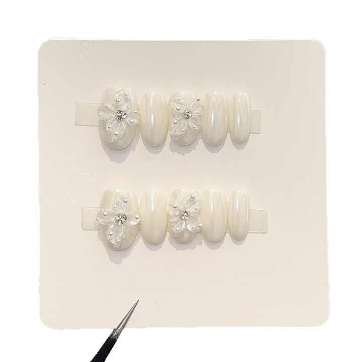 Artificial artificial nails with floral accents Bowlift
