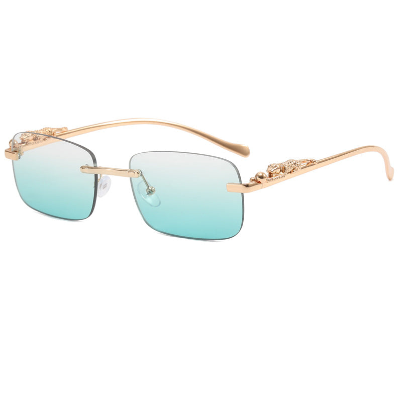Women Designer Sunglasses with Fine Metal Frame and Luxurious Details Bowlift