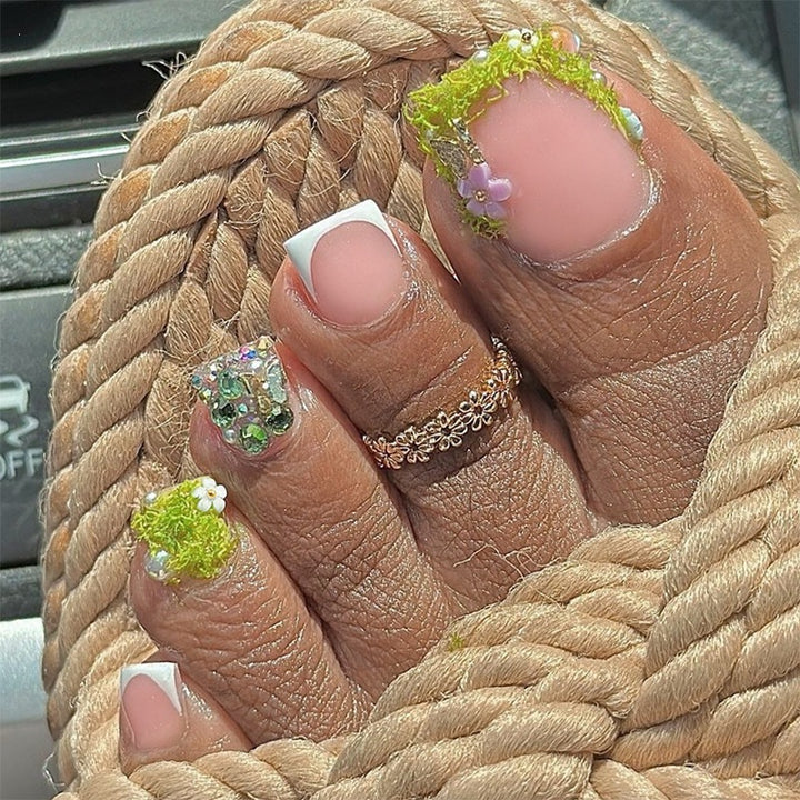 Artificial nail set with floral 3D details and glitter embellishments Bowlift