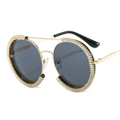 Ladies sunglasses with glamorous rim and innovative design Bowlift