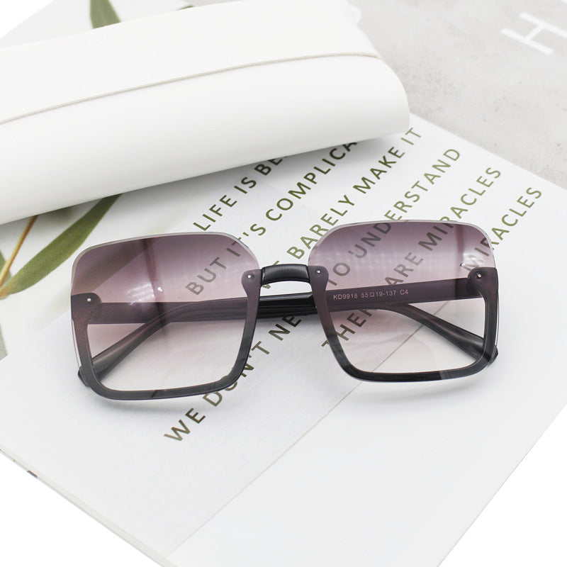 Women’s square sunglasses with extravagant leopard pattern Bowlift