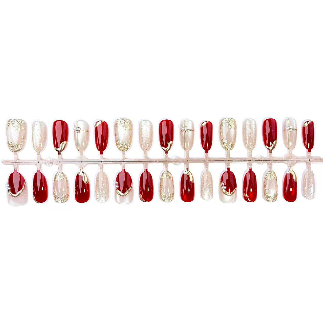 Artificial nails with elegant gold accent Bowlift