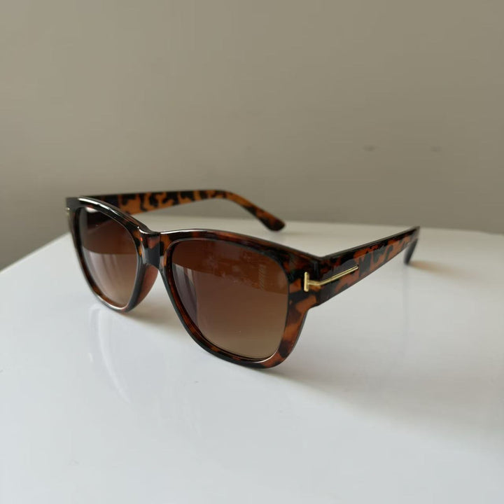 Fashion-Forward Elegant Shield Sunglasses Bowlift