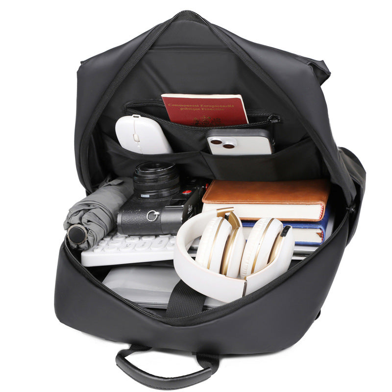 Backpack with Water-Repellent Properties From Bowlift
