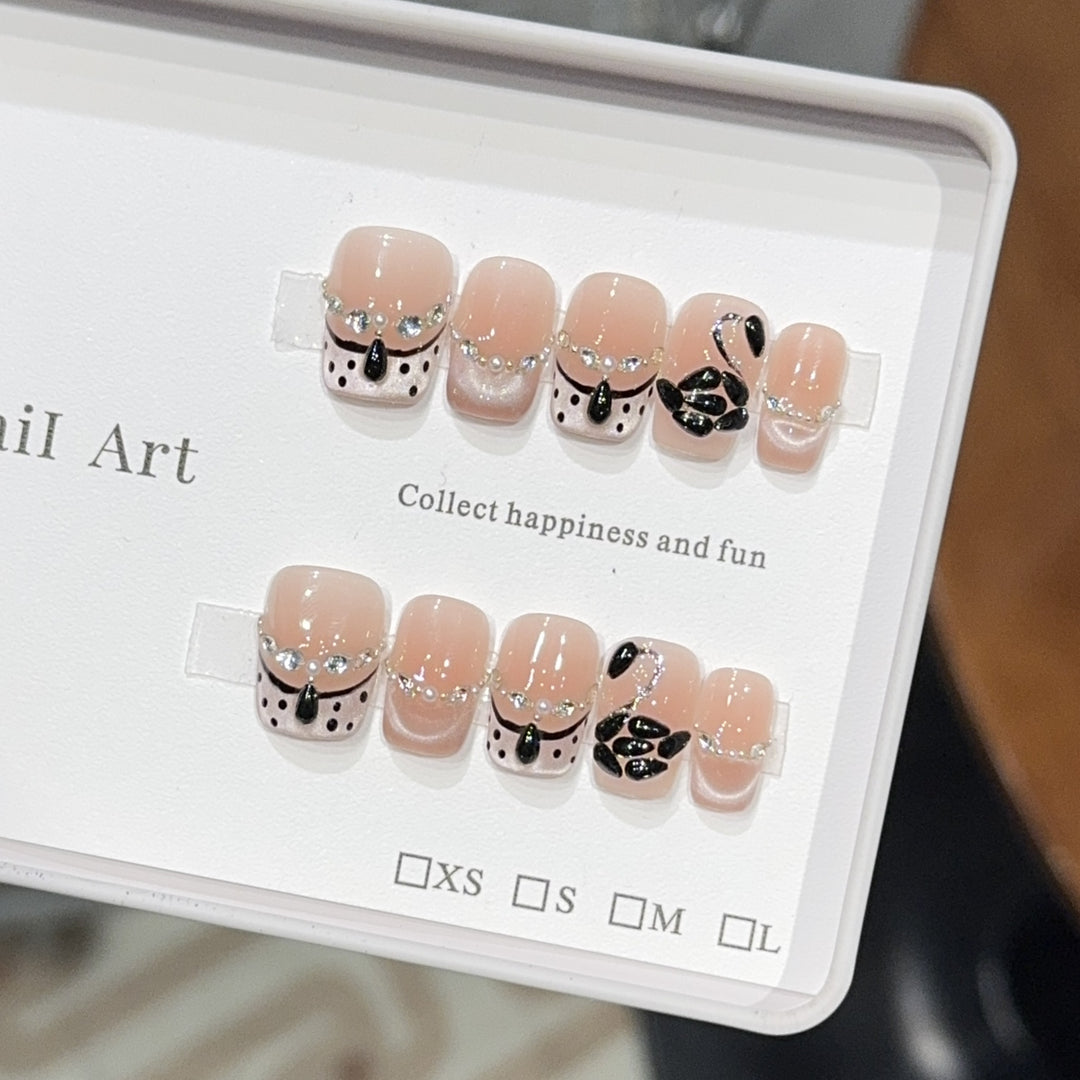 Elegant artificial nails with flower décor and glitter Bowlift