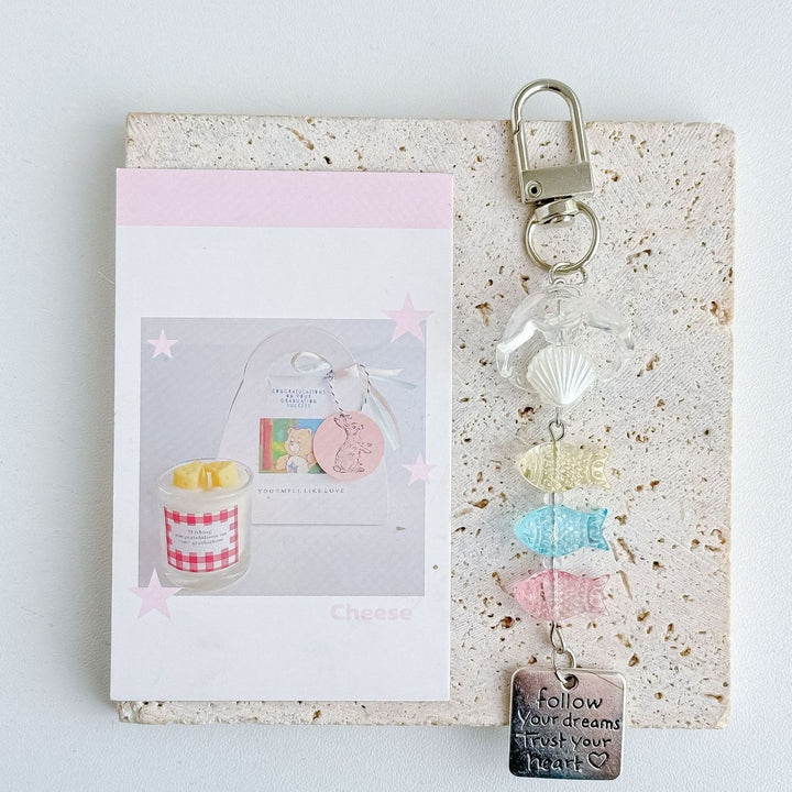 Playful keychain with maritime design Bowlift