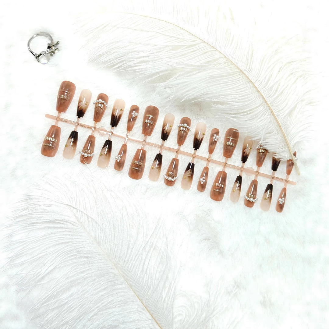 Nail Art Set with Elegant Gradient and Pearled Accents Bowlift