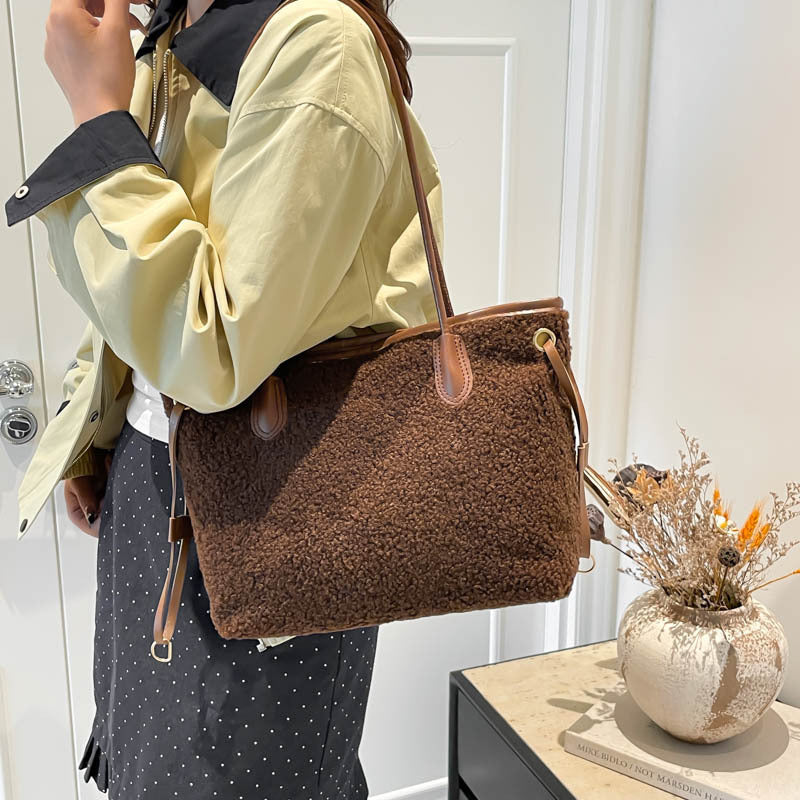 Oversized Faux Fur Tote Bag Bowlift