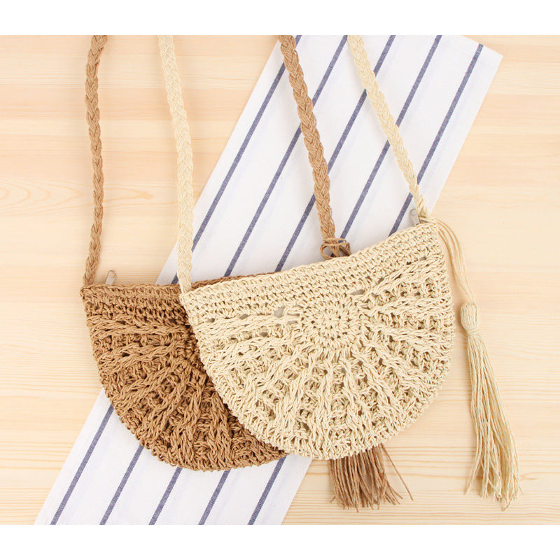 Macrame Crossbody Bag in Crescent Moon Design Bowlift
