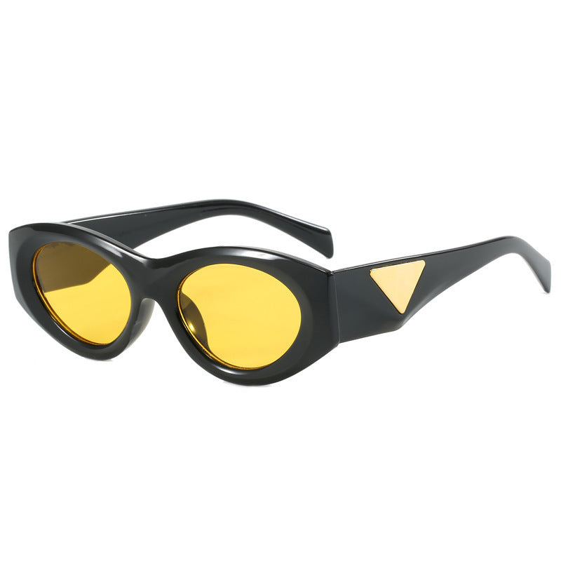 Women's sunglasses in modern retro style Bowlift