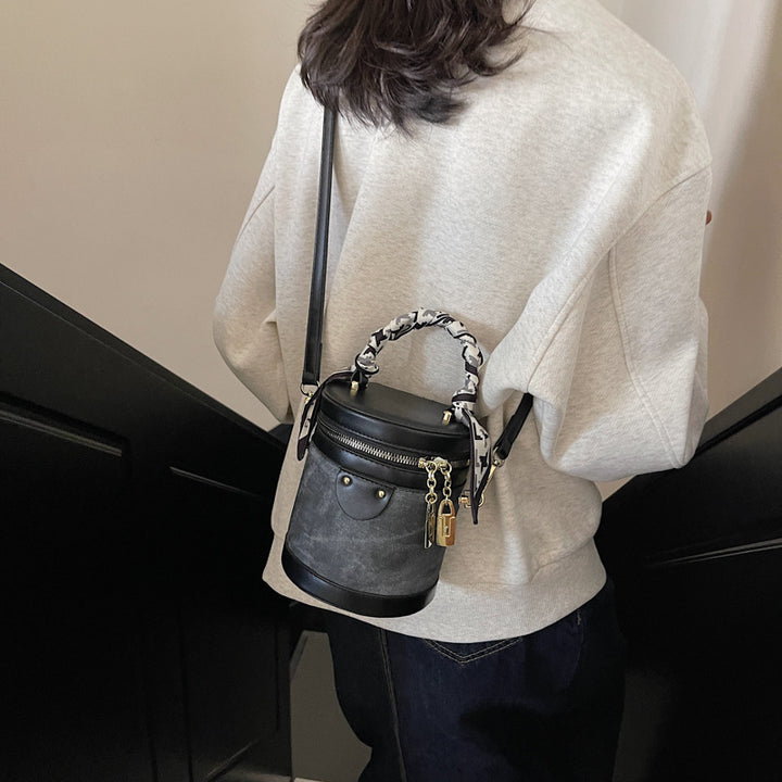 Fashionable Structured Bucket Bag Bowlift