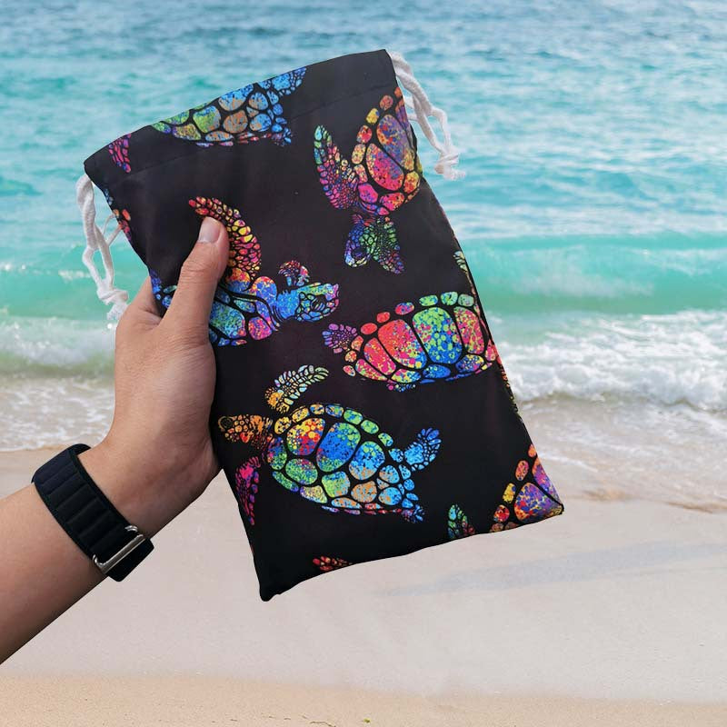 Bath towel with colorful sea turtle design Bowlift