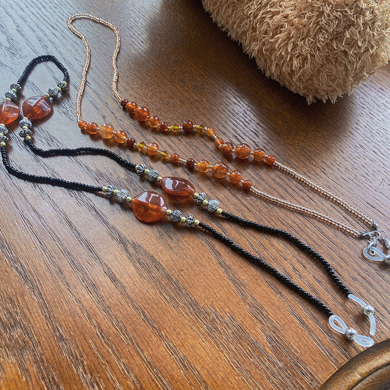 Stylish glasses holder chain with colorful accents Bowlift