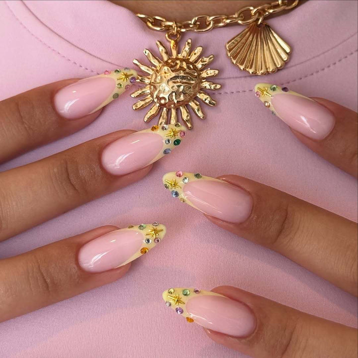 Nail art set with floral 3D decorations and glitter accents Bowlift