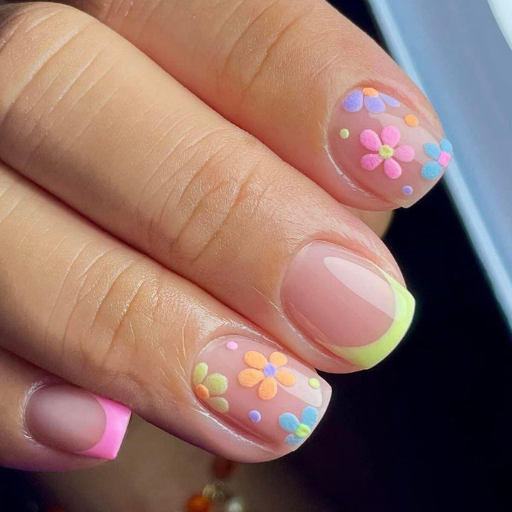 Elegant Artificial Nails with French Manicure and Glitter Effects Bowlift
