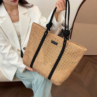 Beach bag made of hand-woven natural material with sturdy handles Bowlift