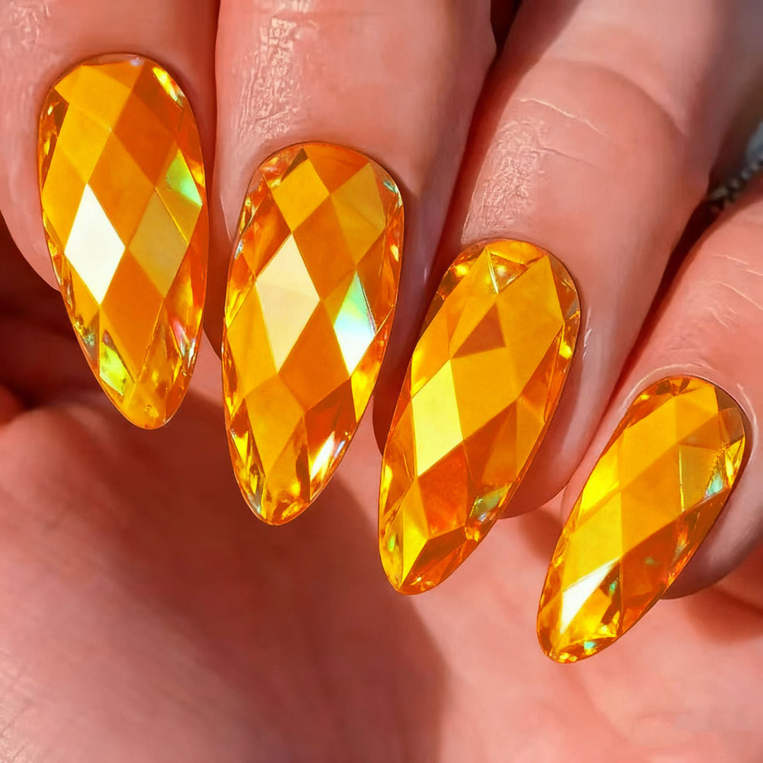 Artifical nails with Faceted Design Bowlift