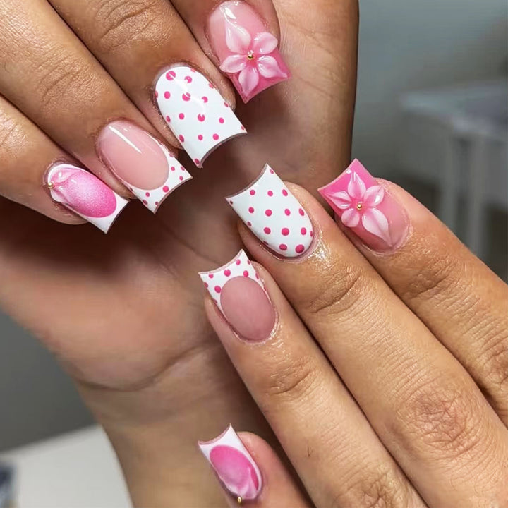 Artificial nail art with trendy flower decor and dots Bowlift