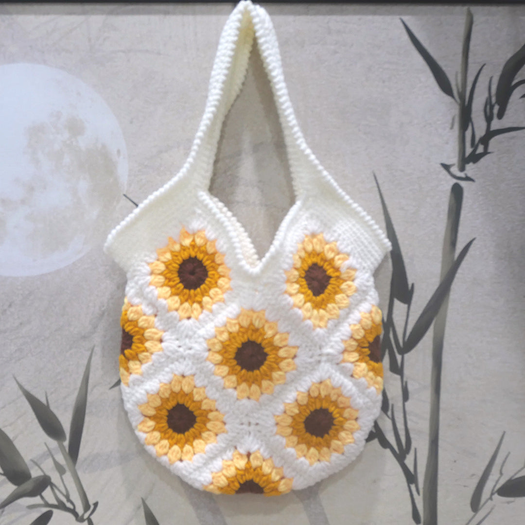 Handmade macrame shoulder bag with floral pattern Bowlift