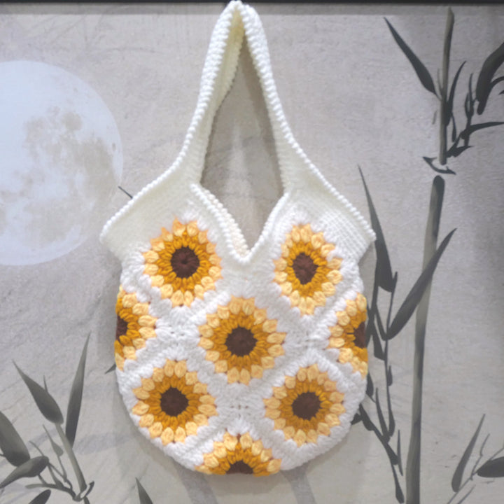 Handmade macrame shoulder bag with floral pattern Bowlift