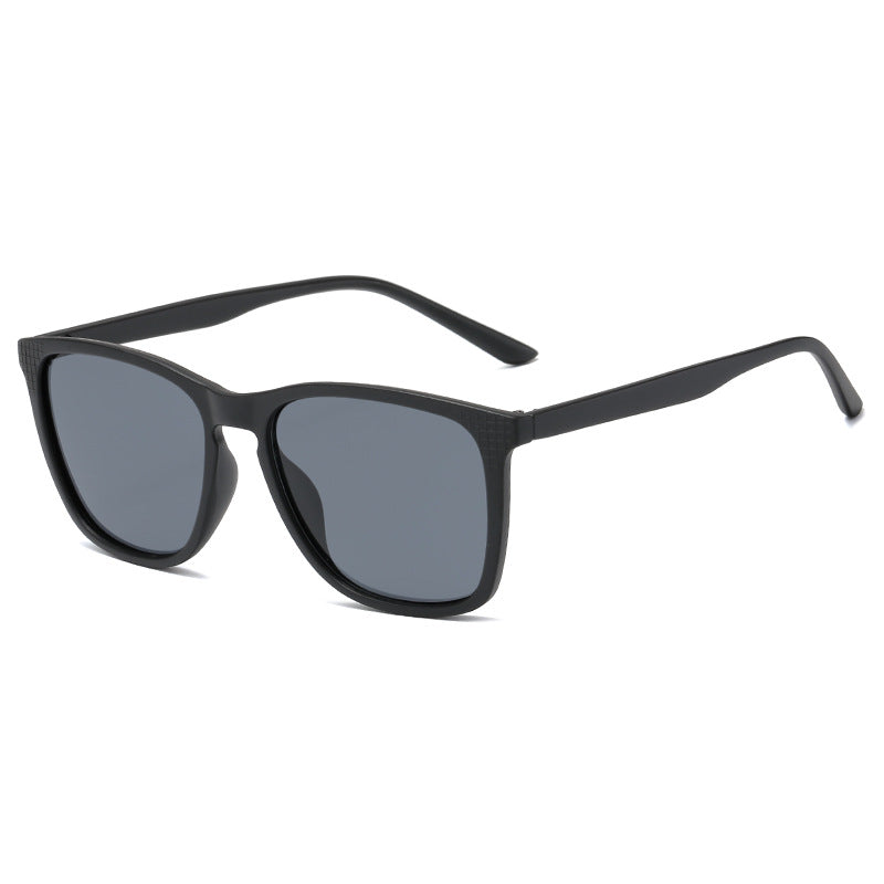 Ladies stylish sunglasses with modern, angular frame Bowlift