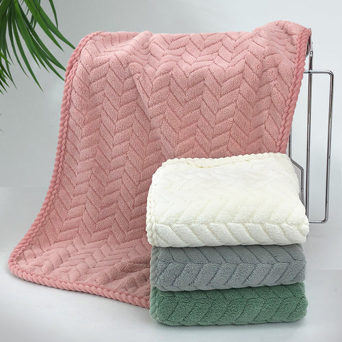 Cozy blanket with modern pattern Bowlift