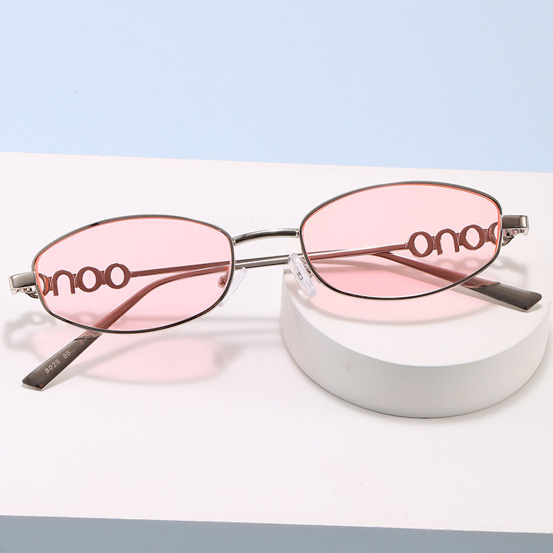 Fashionable Sunglasses in Elegant Oval Design Bowlift