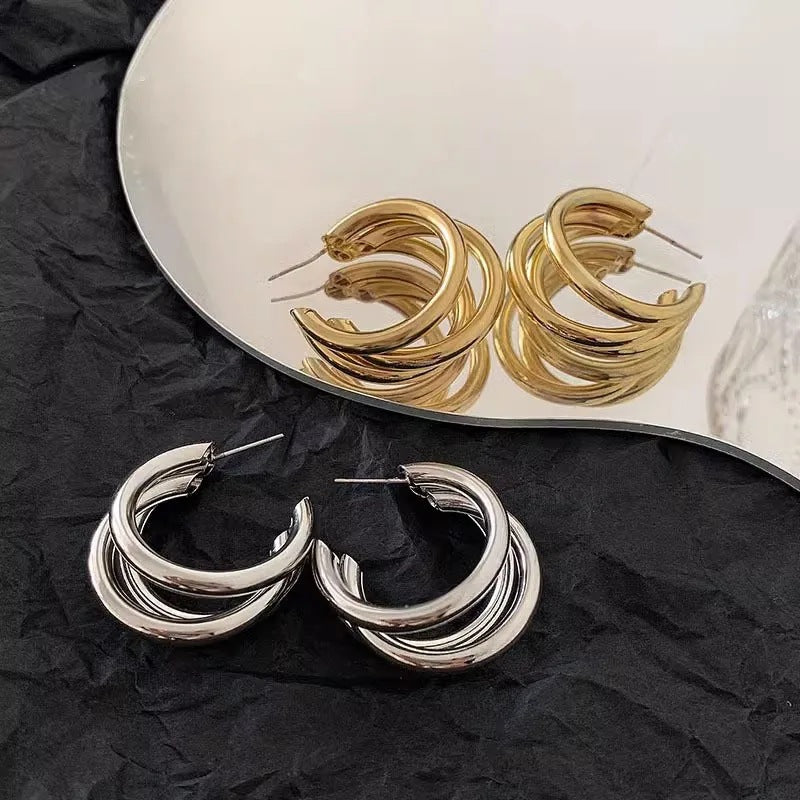 Fashionable Hoop Earrings Made of High-Quality, Polished Metal Bowlift