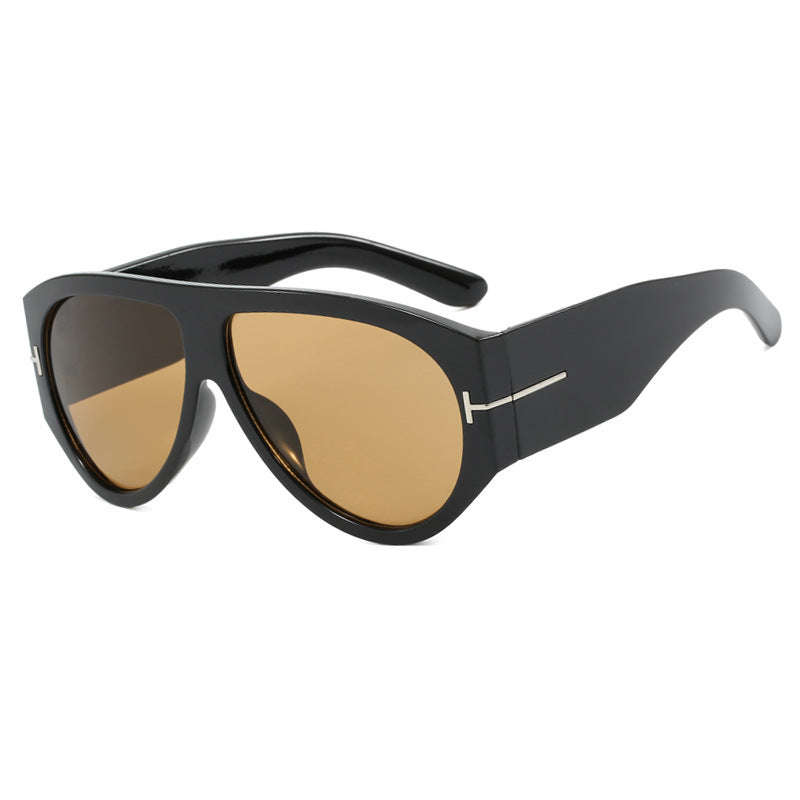 Ladies elegant sunglasses in striking design Bowlift