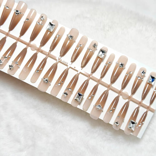 Artificial nails with sparkling rhinestone decorations Bowlift