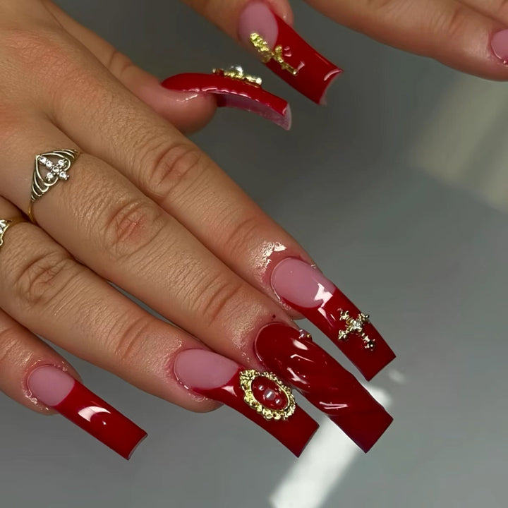 Elegant Stiletto Nail Art Bowlift
