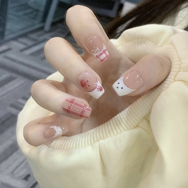 Glamorous Press-On Nail Set with Elegant Crystal Accents Bowlift