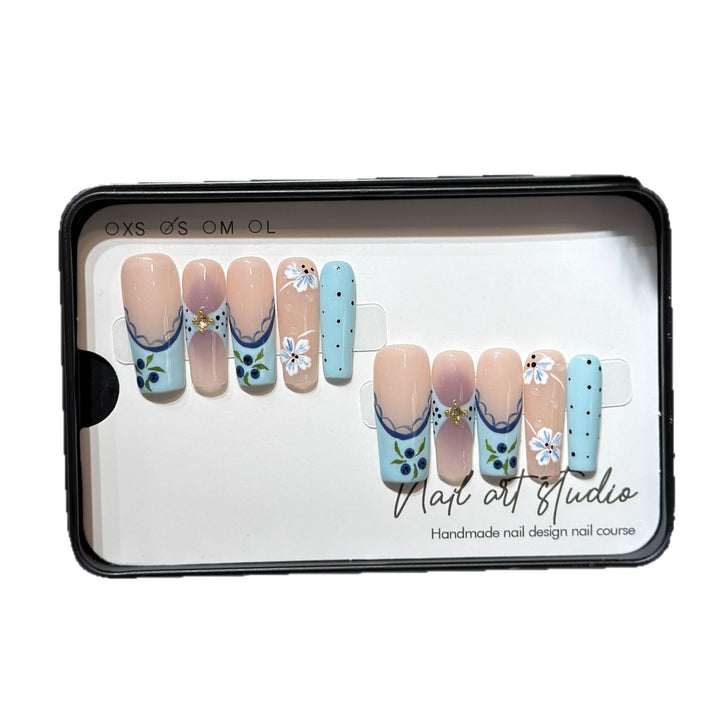Artistic Press-On Nail Set with Floral and Geometric Design Bowlift