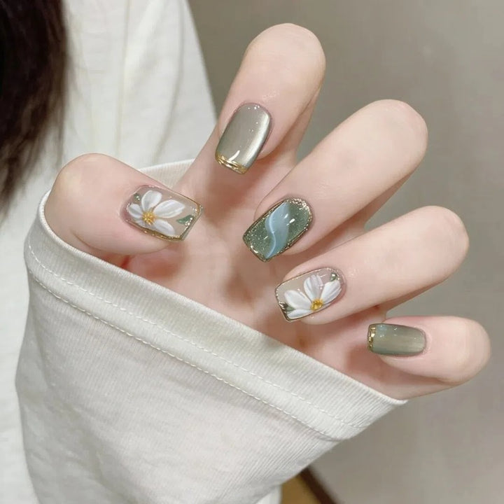 Artistic Floral Design Press-On Nail Set Bowlift