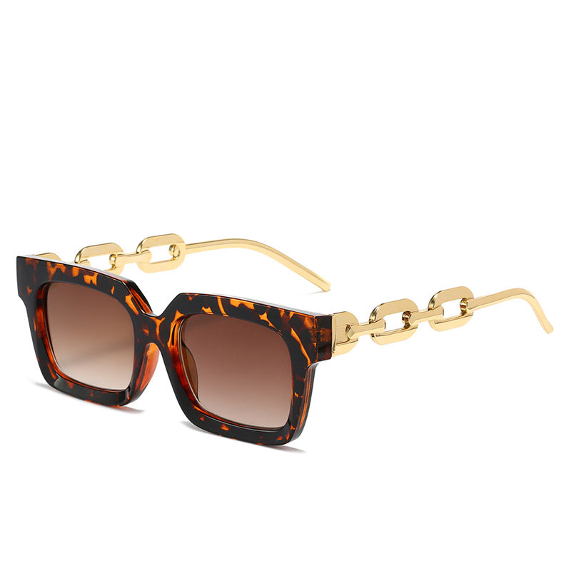Women's fashionable sunglasses with unique chain element Bowlift